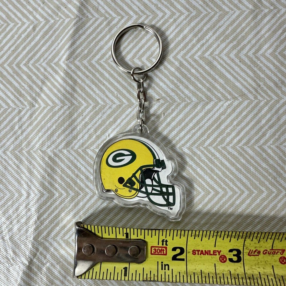 VTG Green Bay Packers Acrylic NFL helmet keychain Image same on‎ both sides - Picture 3 of 3